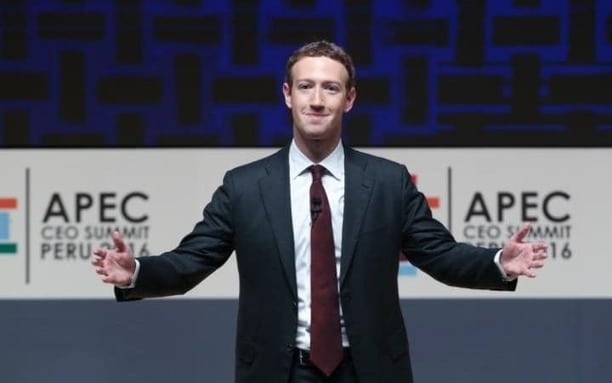 Is Mark Zuckerberg preparing to enter politics? Facebook CEO fuels rumours with 2017 challenge to tour every US state